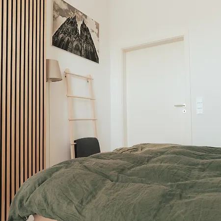 Nahe Messe - Privates Gaestezimmer Mit Bad In Einer Homestay Cologne