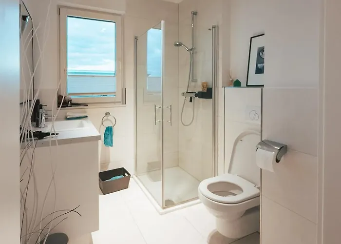 Nahe Messe - Privates Gästezimmer Mit Bad In Einer * Köln