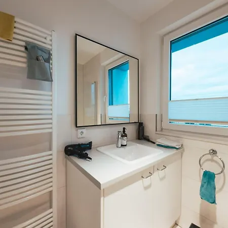 Nahe Messe - Privates Gaestezimmer Mit Bad In Einer *